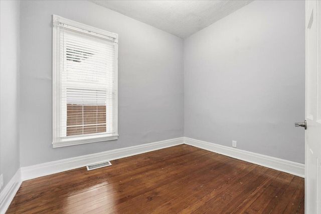 520 S 1ST Street, Council Bluffs, IA 51503