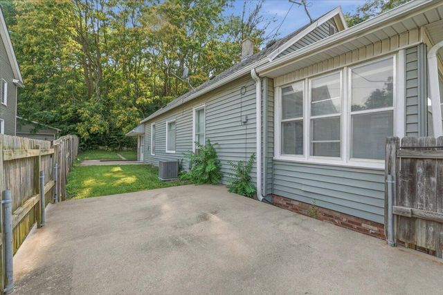 520 S 1ST Street, Council Bluffs, IA 51503