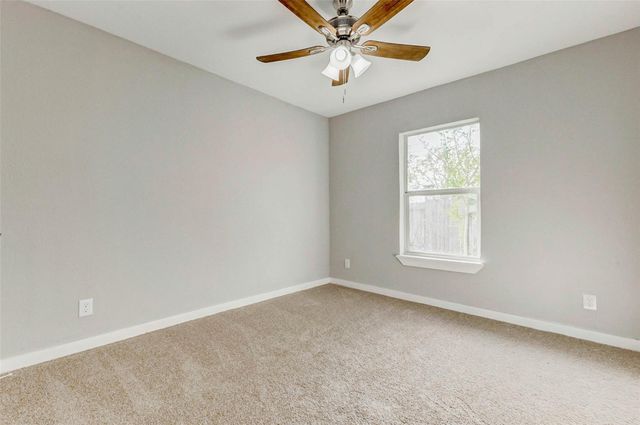 7027 Sun Creek Drive, Hitchcock, TX 77563