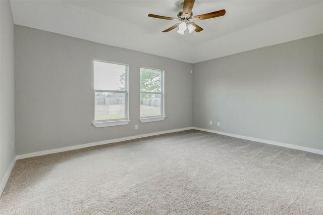 7027 Sun Creek Drive, Hitchcock, TX 77563