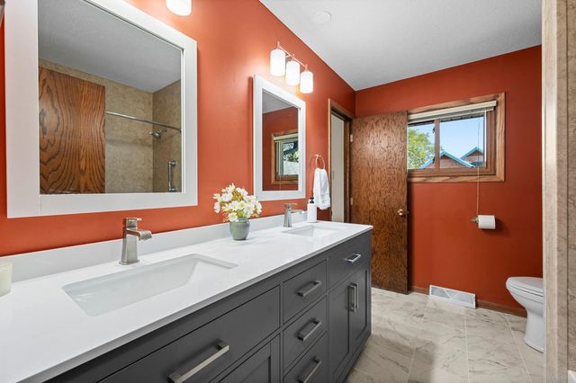 801 E 102nd Street, Bloomington, MN 55420