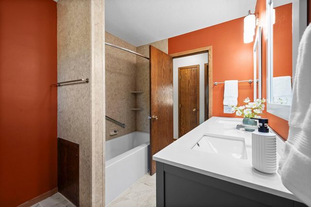 801 E 102nd Street, Bloomington, MN 55420