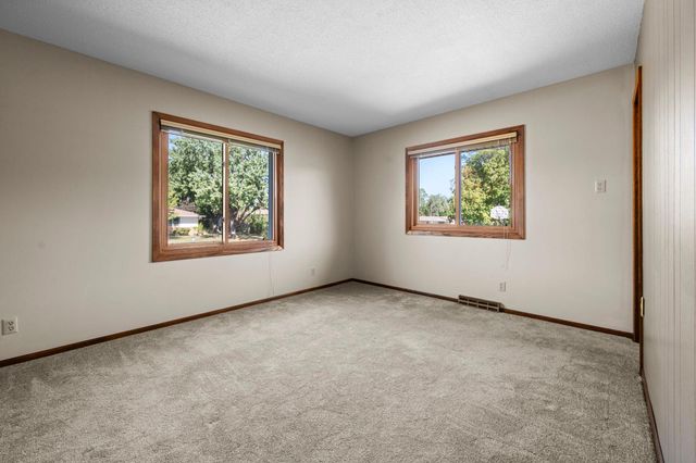801 E 102nd Street, Bloomington, MN 55420
