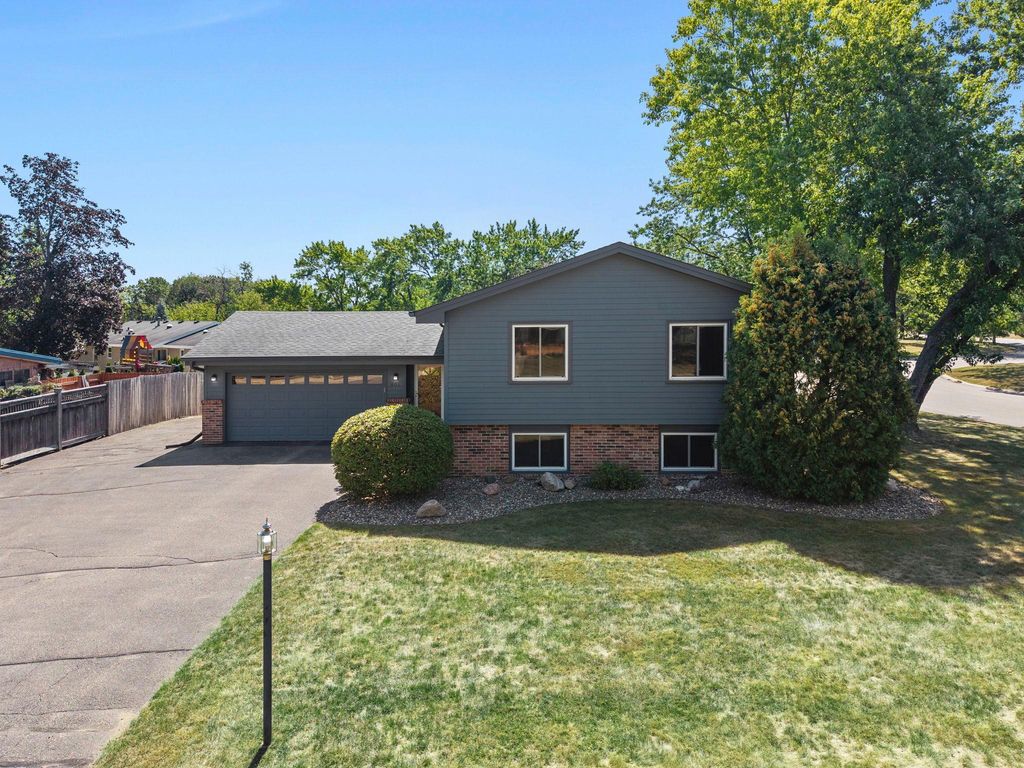 801 E 102nd Street, Bloomington, MN 55420