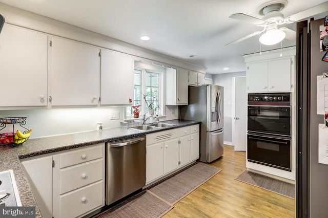 2113 LYNDELL DR, Lancaster, PA 17601
