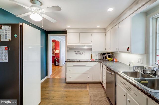 2113 LYNDELL DR, Lancaster, PA 17601