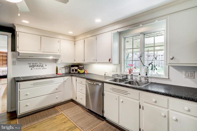 2113 LYNDELL DR, Lancaster, PA 17601