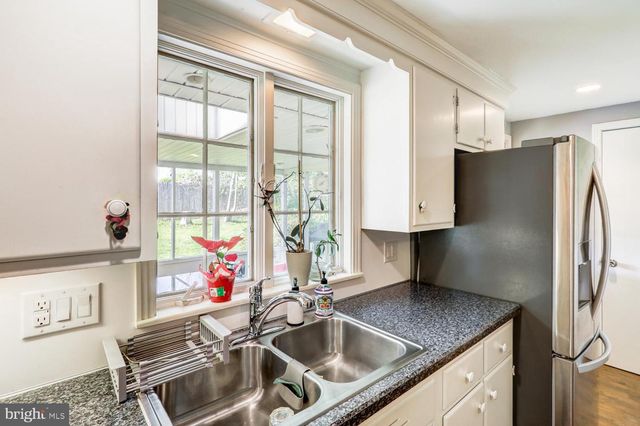 2113 LYNDELL DR, Lancaster, PA 17601