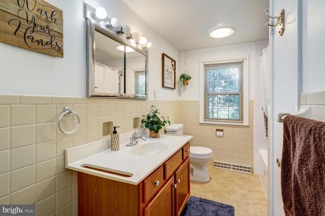 2113 LYNDELL DR, Lancaster, PA 17601