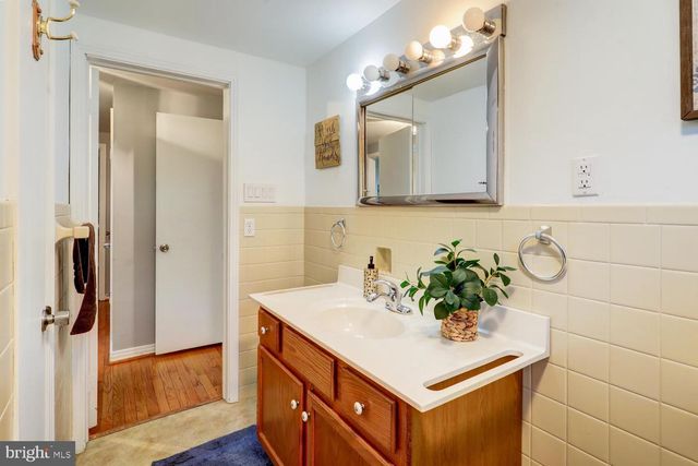 2113 LYNDELL DR, Lancaster, PA 17601