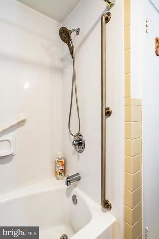 2113 LYNDELL DR, Lancaster, PA 17601