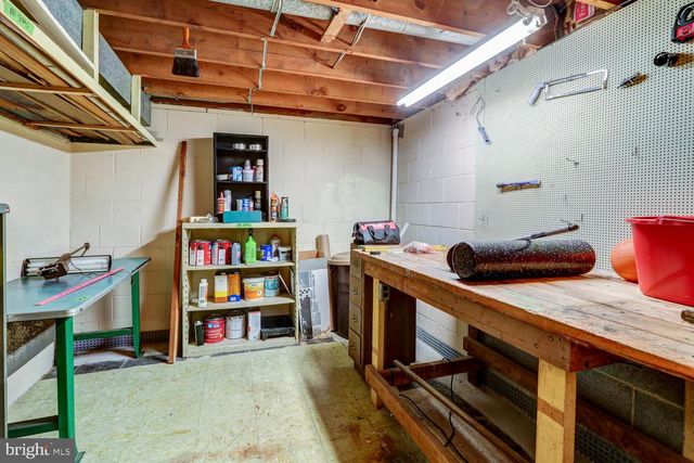 2113 LYNDELL DR, Lancaster, PA 17601