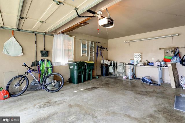 2113 LYNDELL DR, Lancaster, PA 17601