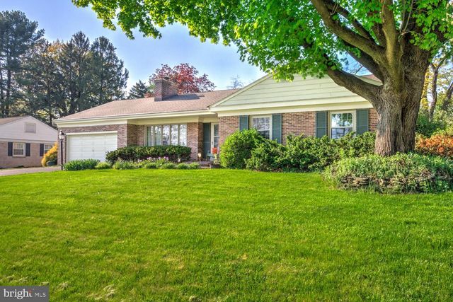 2113 LYNDELL DR, Lancaster, PA 17601