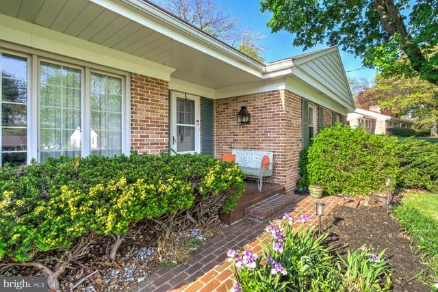 2113 LYNDELL DR, Lancaster, PA 17601