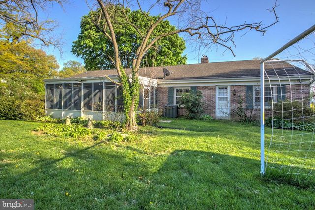 2113 LYNDELL DR, Lancaster, PA 17601