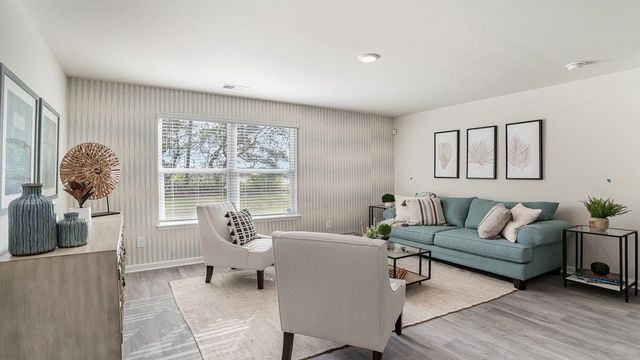 31 Ashworth Dr., Tabor City, NC 28463