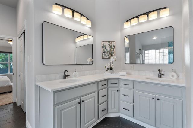 208 Neal DR, Liberty Hill, TX 78642