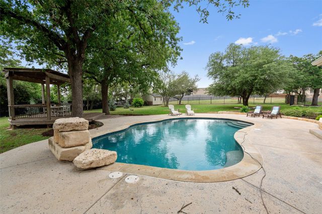 208 Neal DR, Liberty Hill, TX 78642
