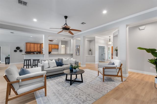 208 Neal DR, Liberty Hill, TX 78642