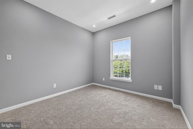 3 SWAN CT, Delran, NJ 08075