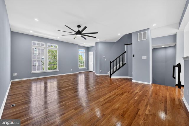 3 SWAN CT, Delran, NJ 08075
