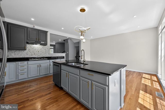 3 SWAN CT, Delran, NJ 08075