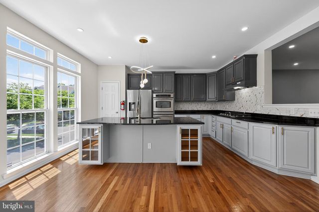 3 SWAN CT, Delran, NJ 08075