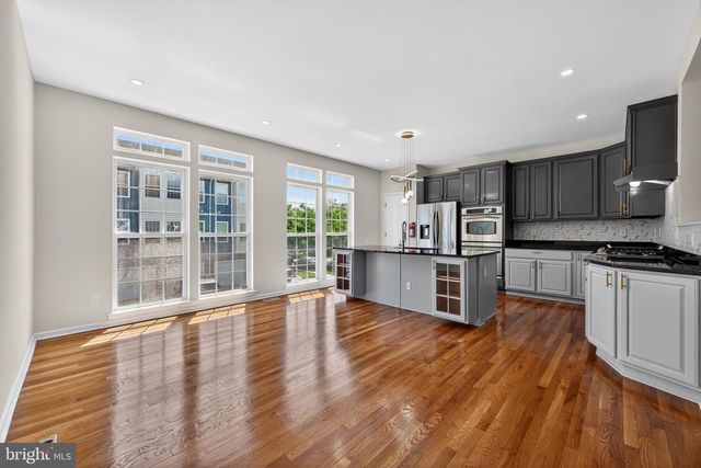 3 SWAN CT, Delran, NJ 08075