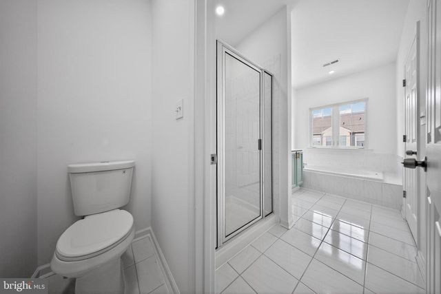 3 SWAN CT, Delran, NJ 08075