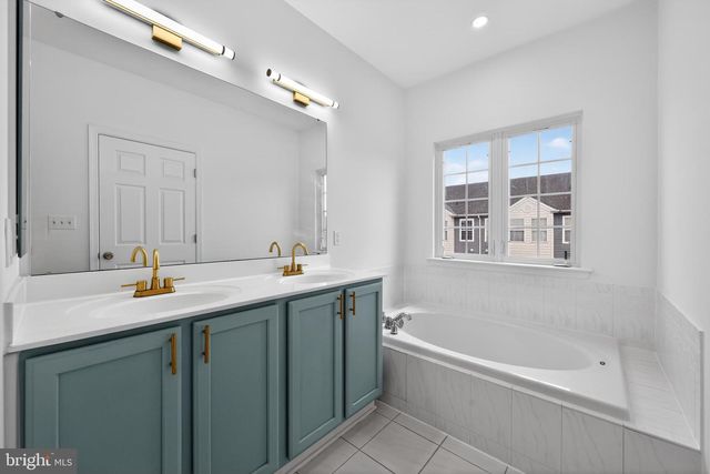 3 SWAN CT, Delran, NJ 08075
