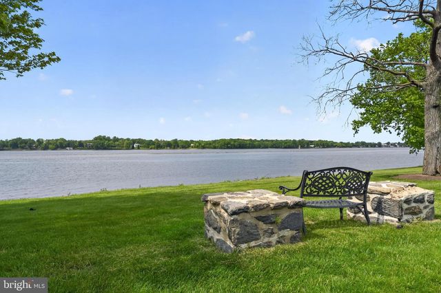 3 SWAN CT, Delran, NJ 08075
