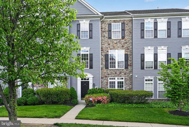 3 SWAN CT, Delran, NJ 08075