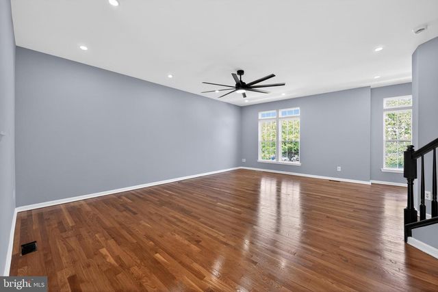3 SWAN CT, Delran, NJ 08075