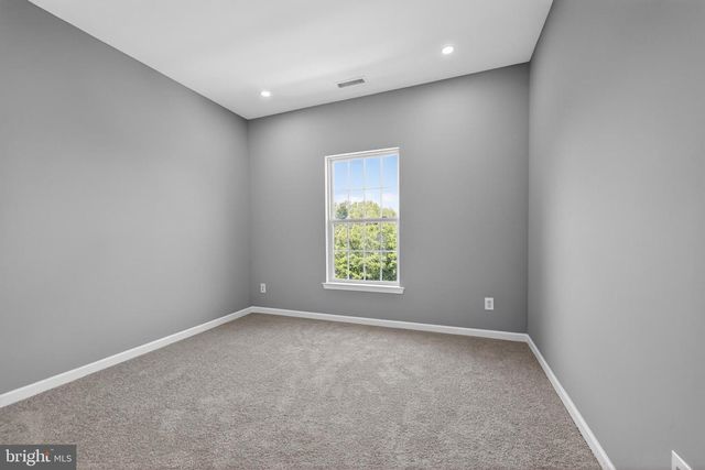 3 SWAN CT, Delran, NJ 08075