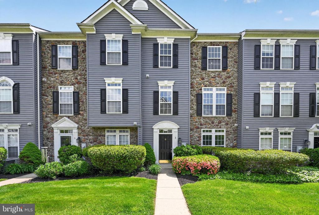 3 SWAN CT, Delran, NJ 08075