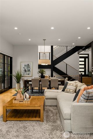 7002 93rd Avenue SE, Mercer Island, WA 98040