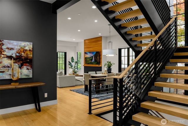 7002 93rd Avenue SE, Mercer Island, WA 98040
