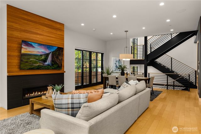 7002 93rd Avenue SE, Mercer Island, WA 98040