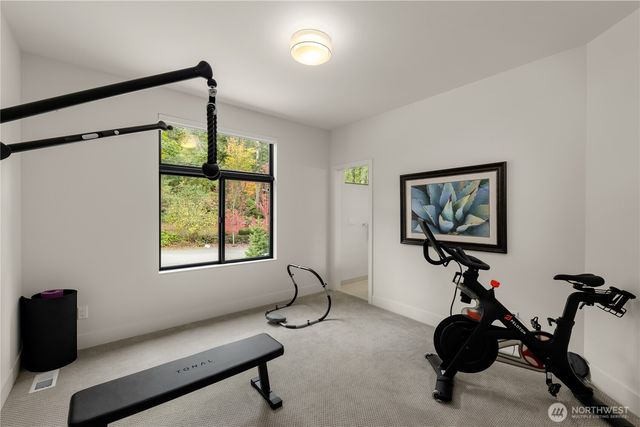 7002 93rd Avenue SE, Mercer Island, WA 98040