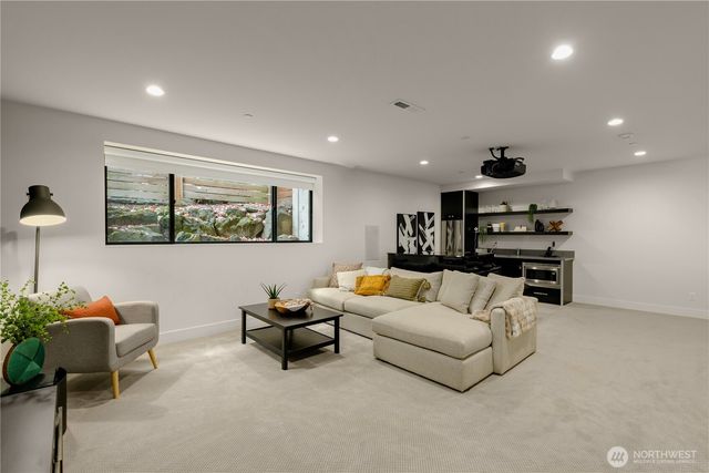 7002 93rd Avenue SE, Mercer Island, WA 98040