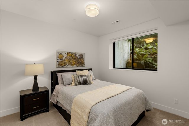 7002 93rd Avenue SE, Mercer Island, WA 98040