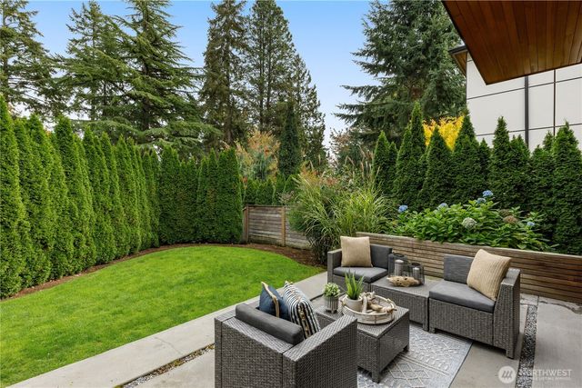 7002 93rd Avenue SE, Mercer Island, WA 98040