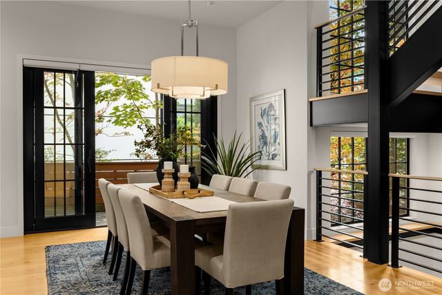 7002 93rd Avenue SE, Mercer Island, WA 98040