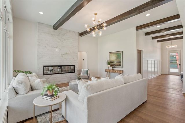 4125 NE Dearborn Lane, Lee's Summit, MO 64064