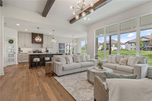 4125 NE Dearborn Lane, Lee's Summit, MO 64064