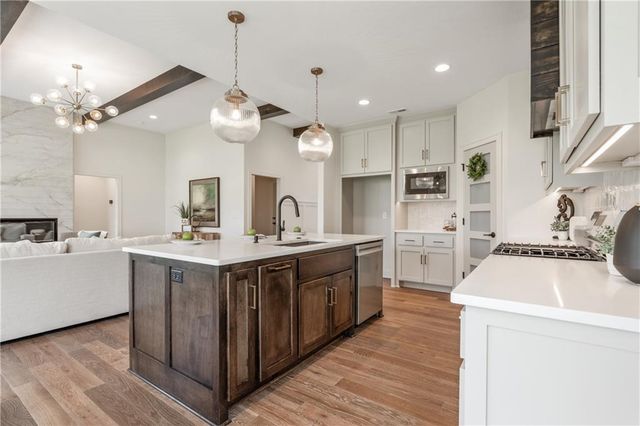 4125 NE Dearborn Lane, Lee's Summit, MO 64064