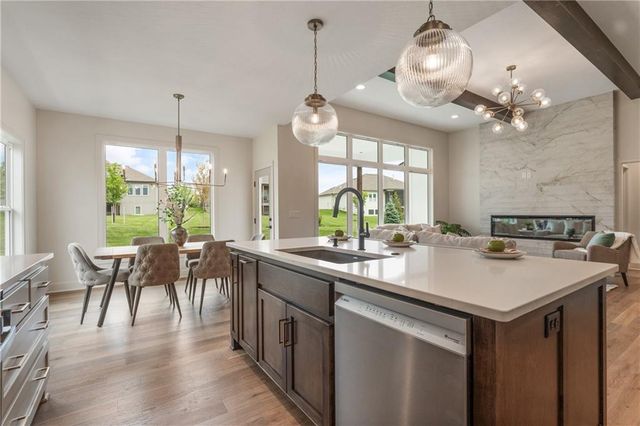 4125 NE Dearborn Lane, Lee's Summit, MO 64064