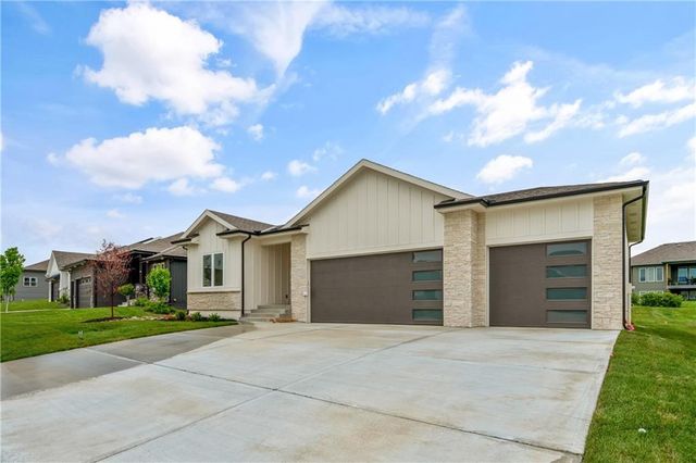 4125 NE Dearborn Lane, Lee's Summit, MO 64064