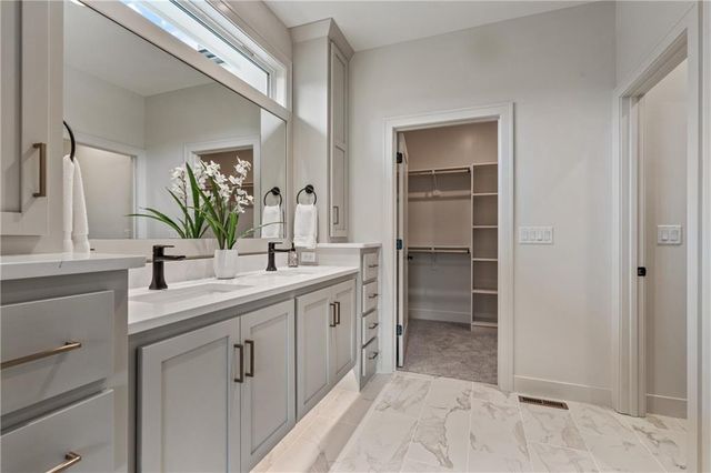 4125 NE Dearborn Lane, Lee's Summit, MO 64064